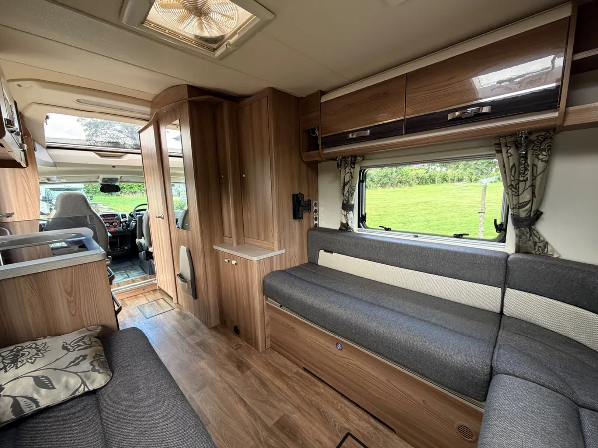 2016 BESSACARR 462 LOW PROFILE R.H.D MANUAL - Image 4