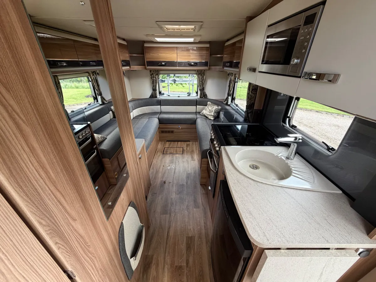 2016 BESSACARR 462 LOW PROFILE R.H.D MANUAL - Image 3