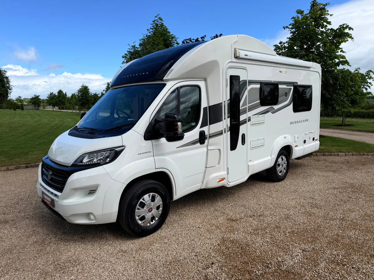 2016 BESSACARR 462 LOW PROFILE R.H.D MANUAL - Image 1