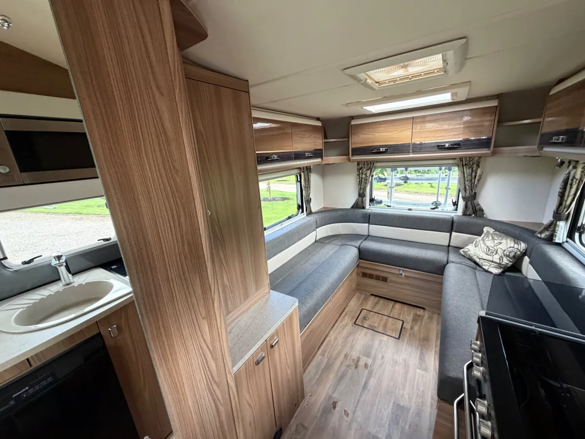 2016 BESSACARR 462 LOW PROFILE R.H.D MANUAL - Image 2