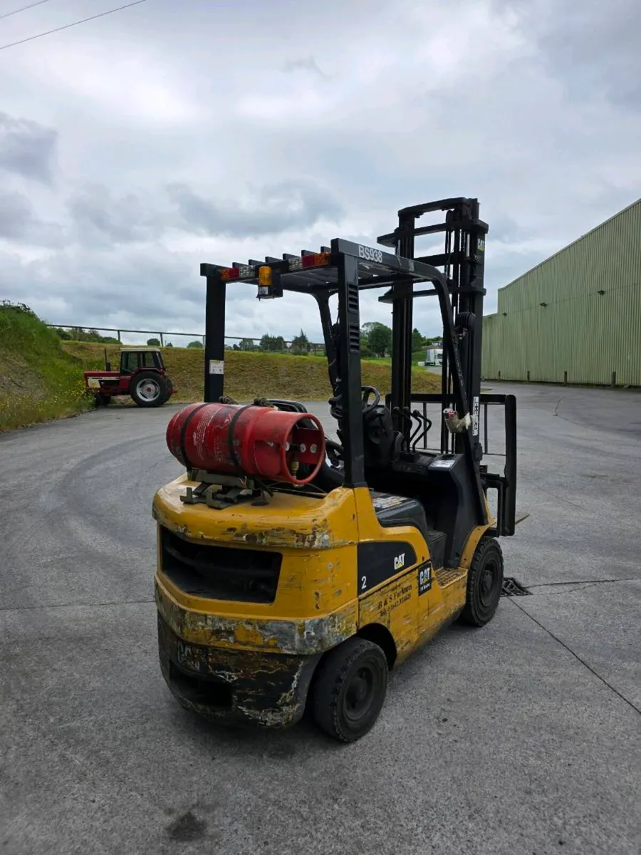 CAT 2 ton Gas forklift - Image 3