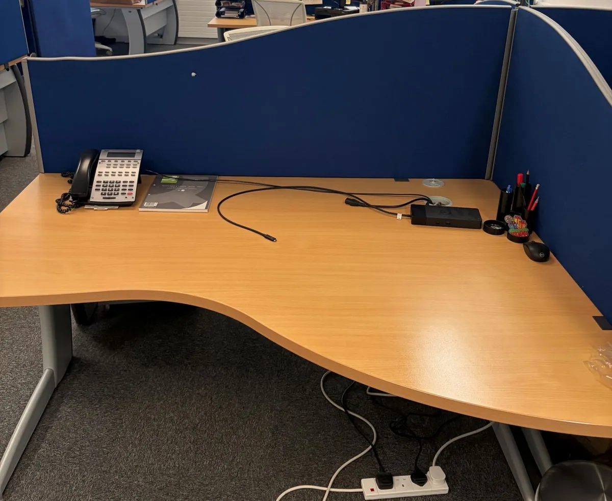 Office Workstation Desk / Corner Desk – Excellent