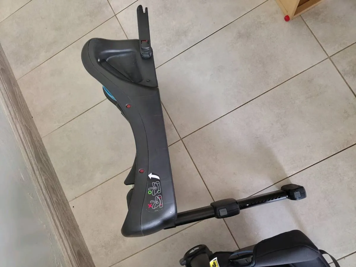 Joie i-Snug Infant Car Seat and Isofix Base - Image 3