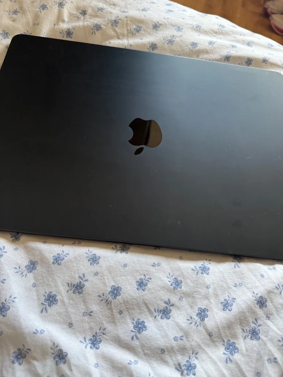 MacBook Air 2025 (open to offers) - Image 4
