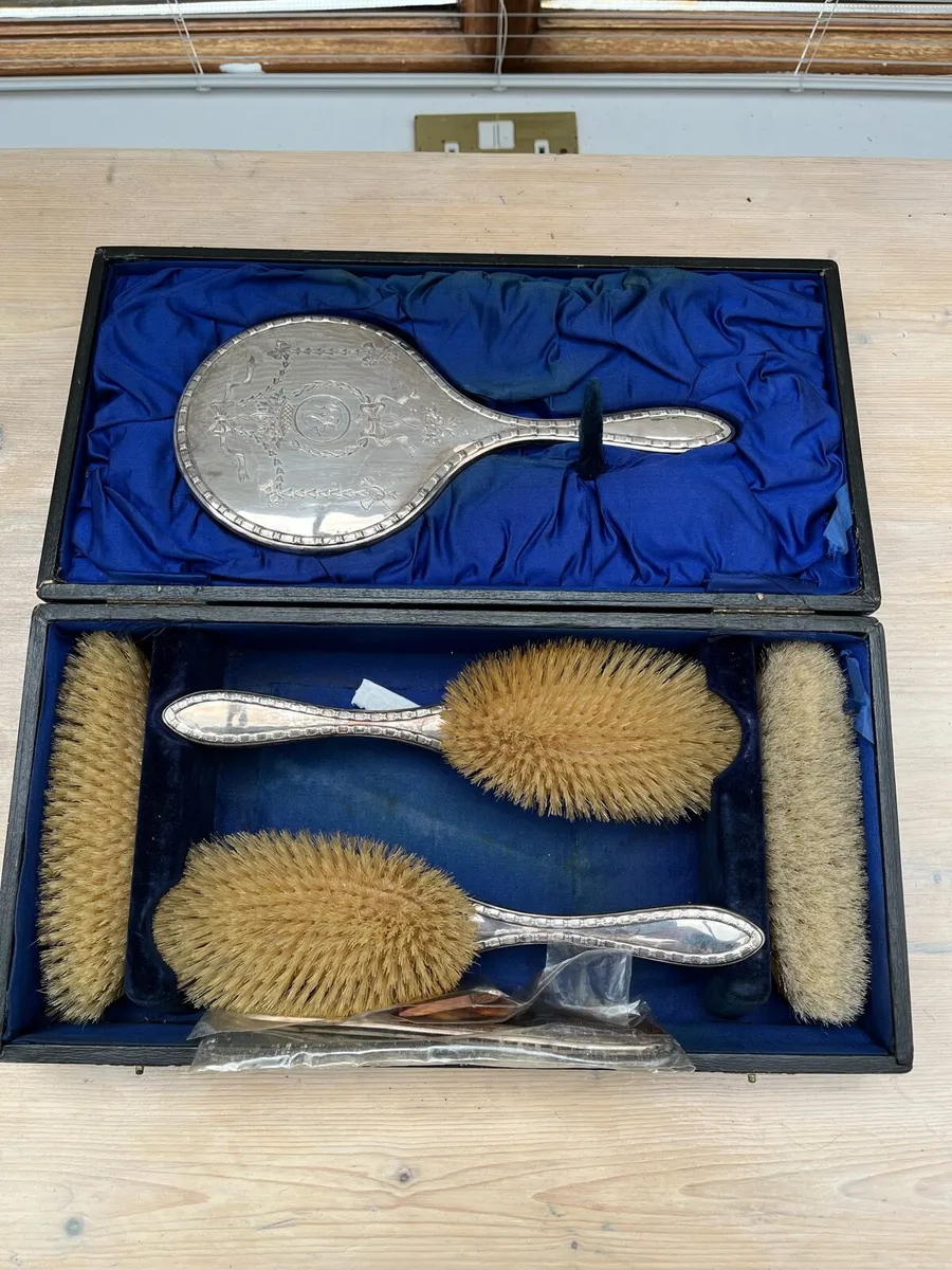 Silver Vanity Set - Image 4