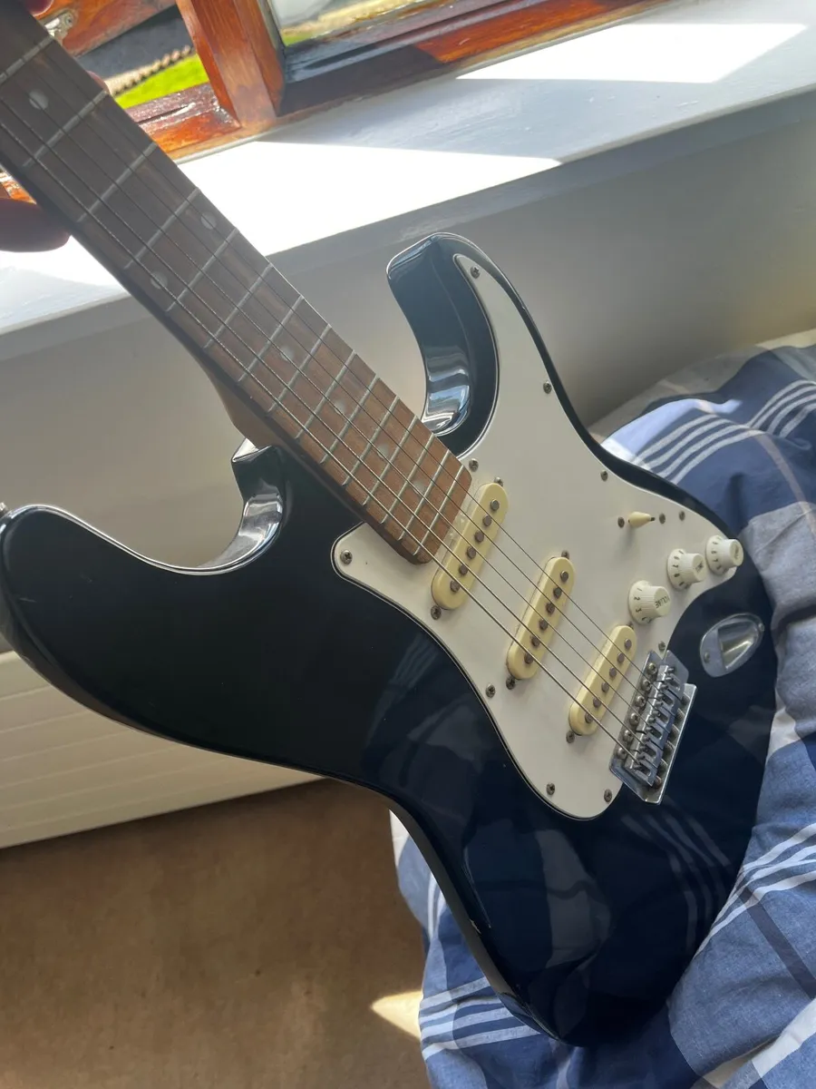 Electric Guitar & Amp - Perfect for Beginners - Image 3