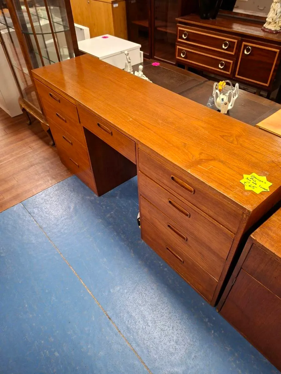 DRAWERS AND BED SIDE LOCKER - Image 1