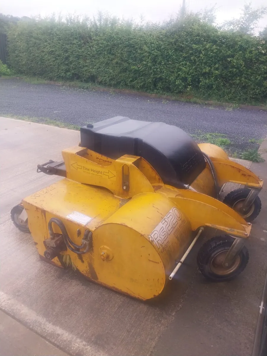 Road brush sweeper - Image 1