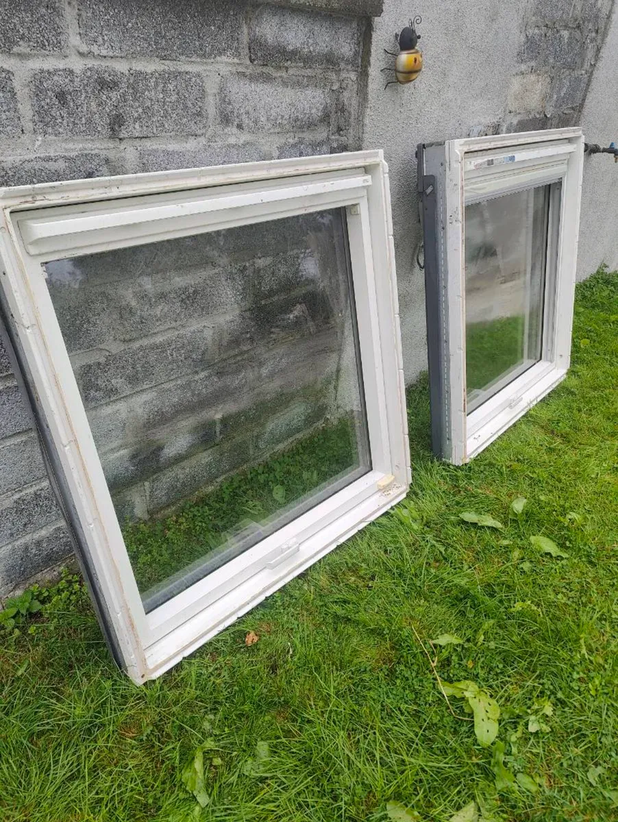 Velux windows top hing - Image 1