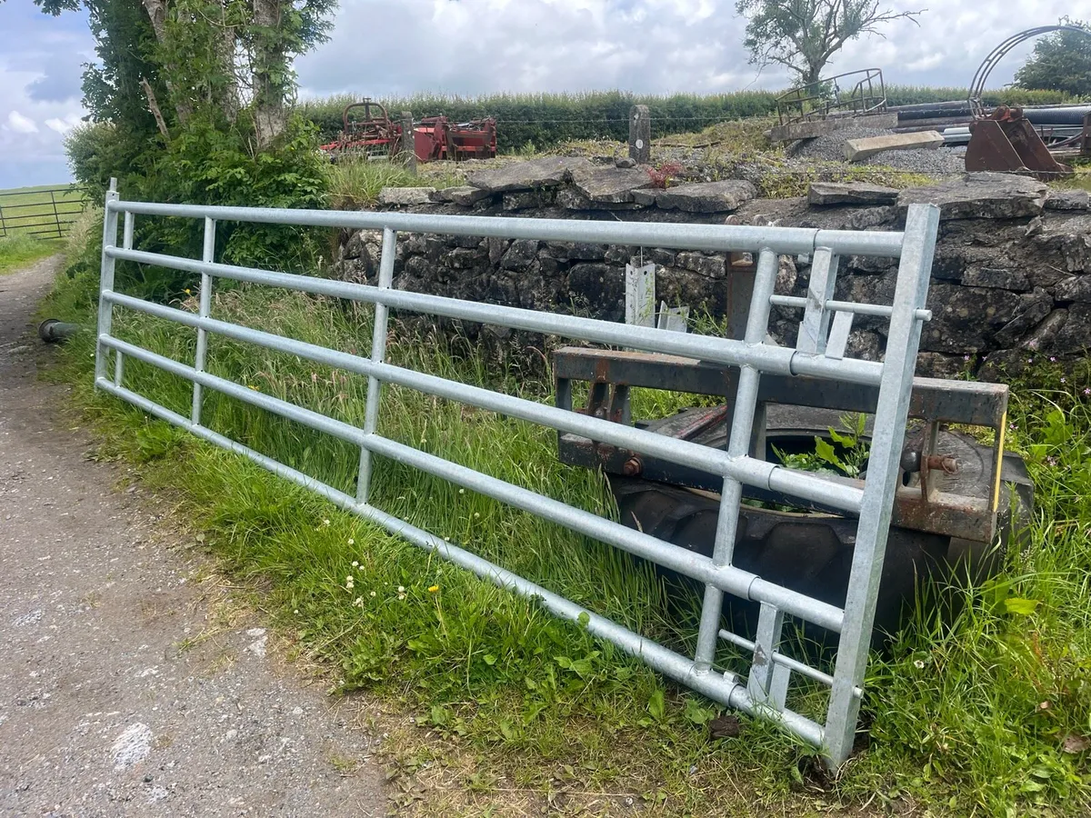 Extendable gates and barriers - Image 3