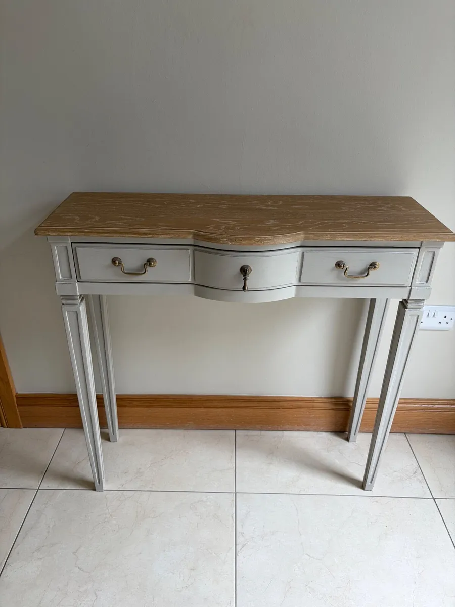 Console Table - Image 2