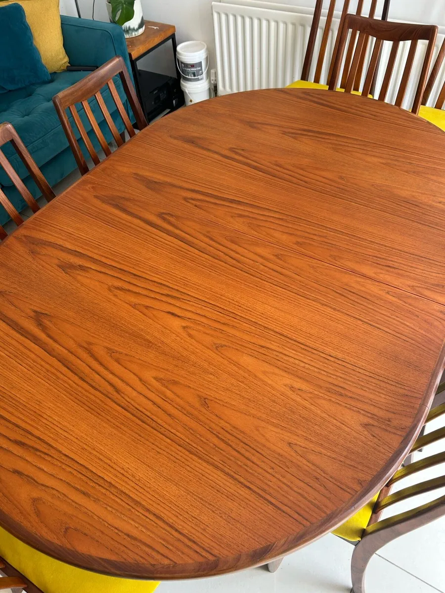 G Plan fresco extendable table & 8 chairs - Image 3
