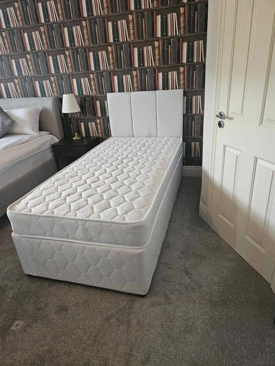 DOUBLE BEDS - Image 3