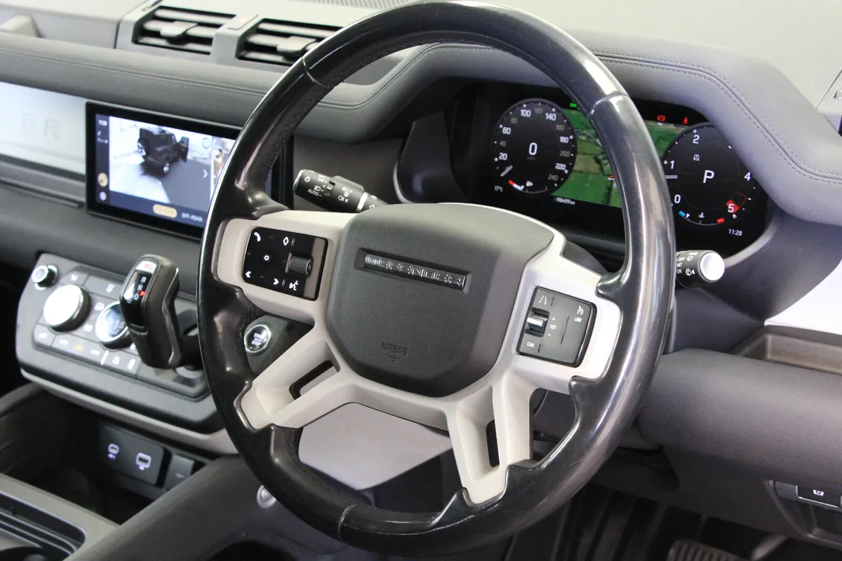 Defender 110 D250 2 seat * High spec - Image 3