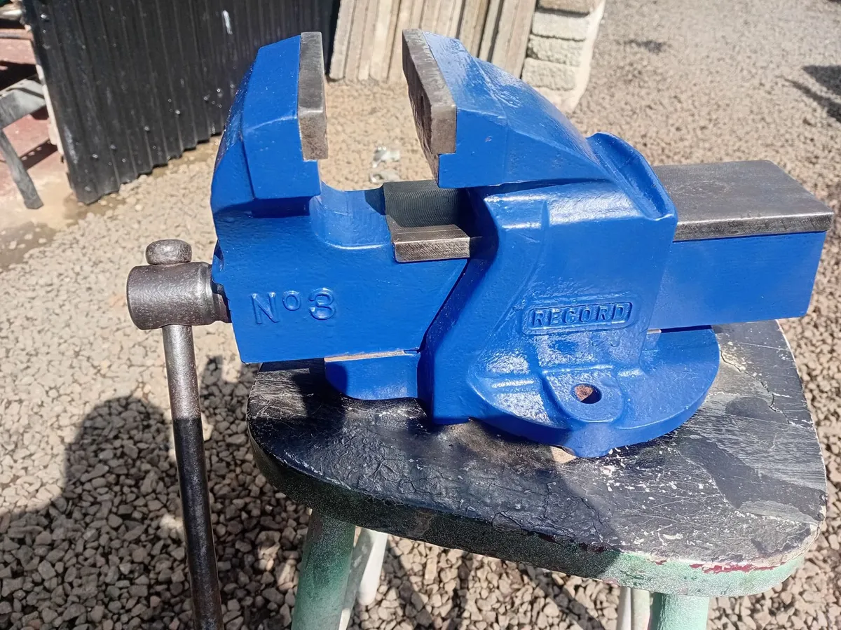 Bench vice