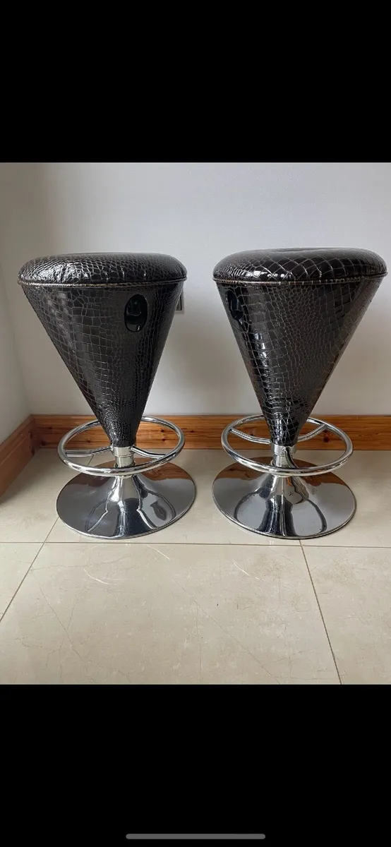 Bar stools - Image 1