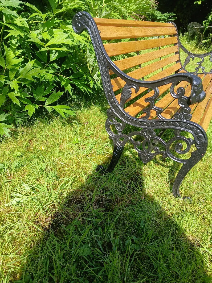 Cast iron and oak garden bench - 4ft 4" - Image 3