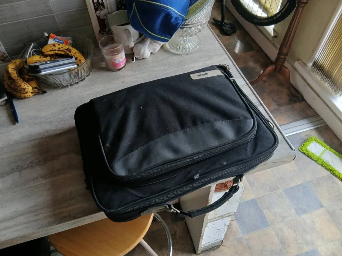 Acer laptop for parts or repair - Image 1