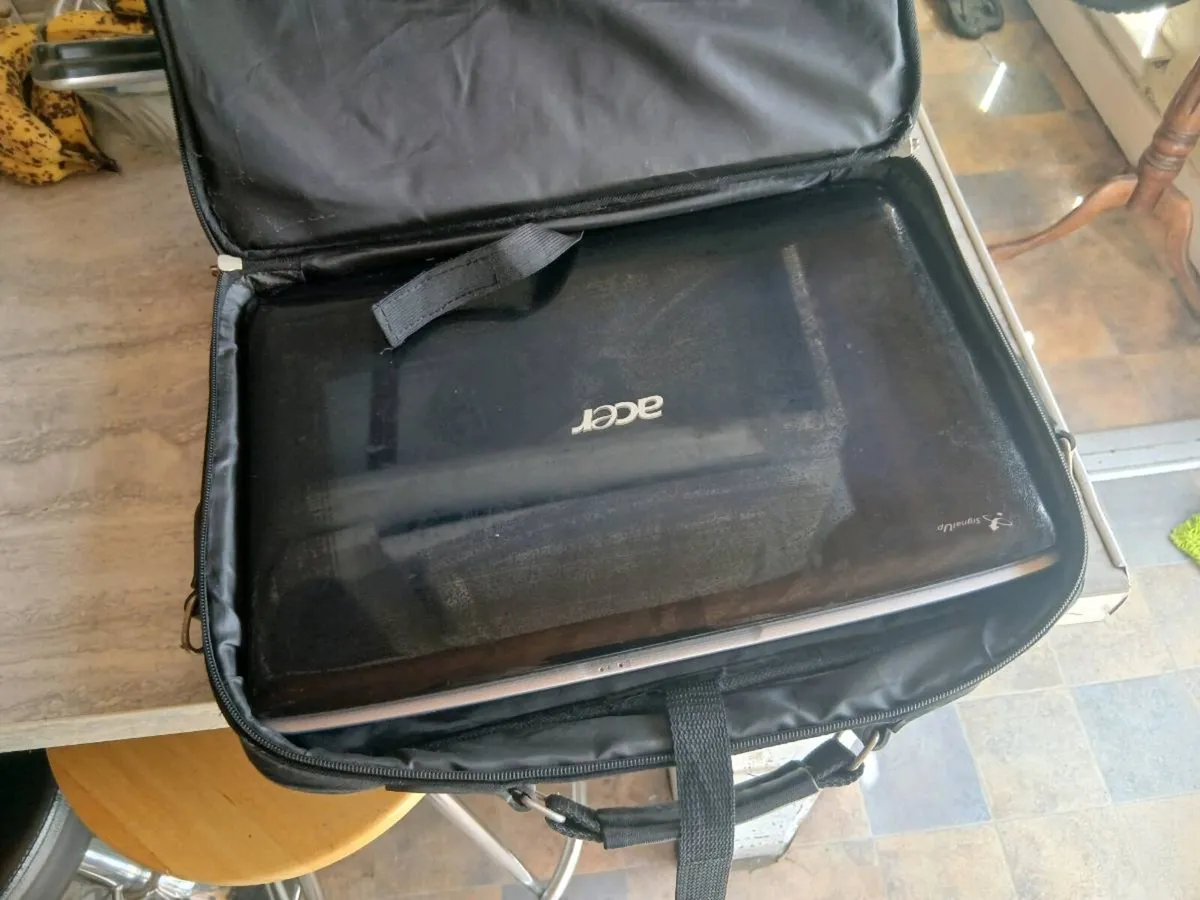 Acer laptop for parts or repair - Image 2