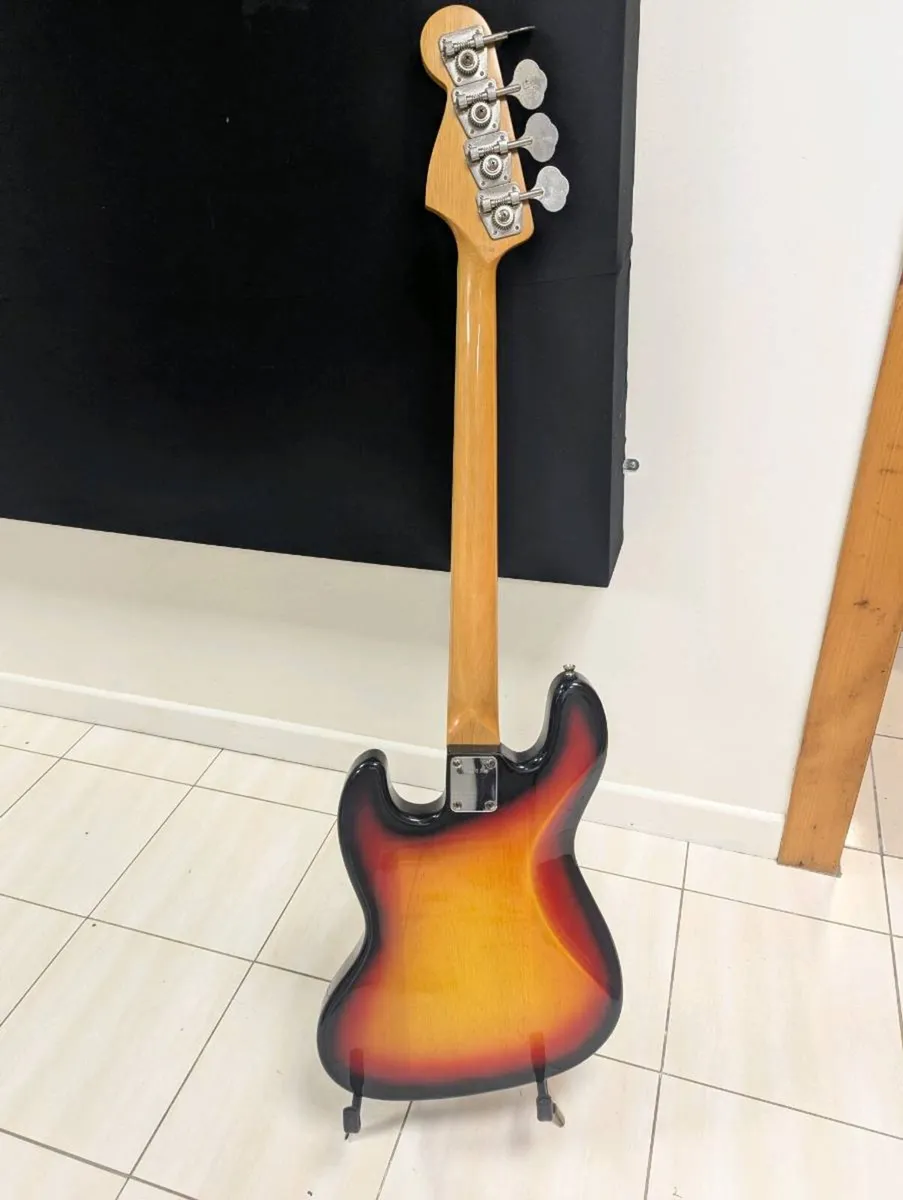 Vintage pearl bass guitar - Image 3