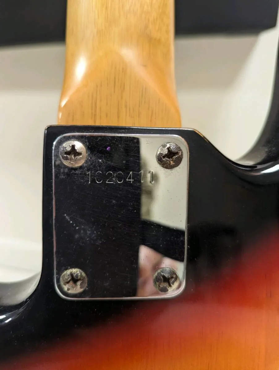 Vintage pearl bass guitar - Image 4