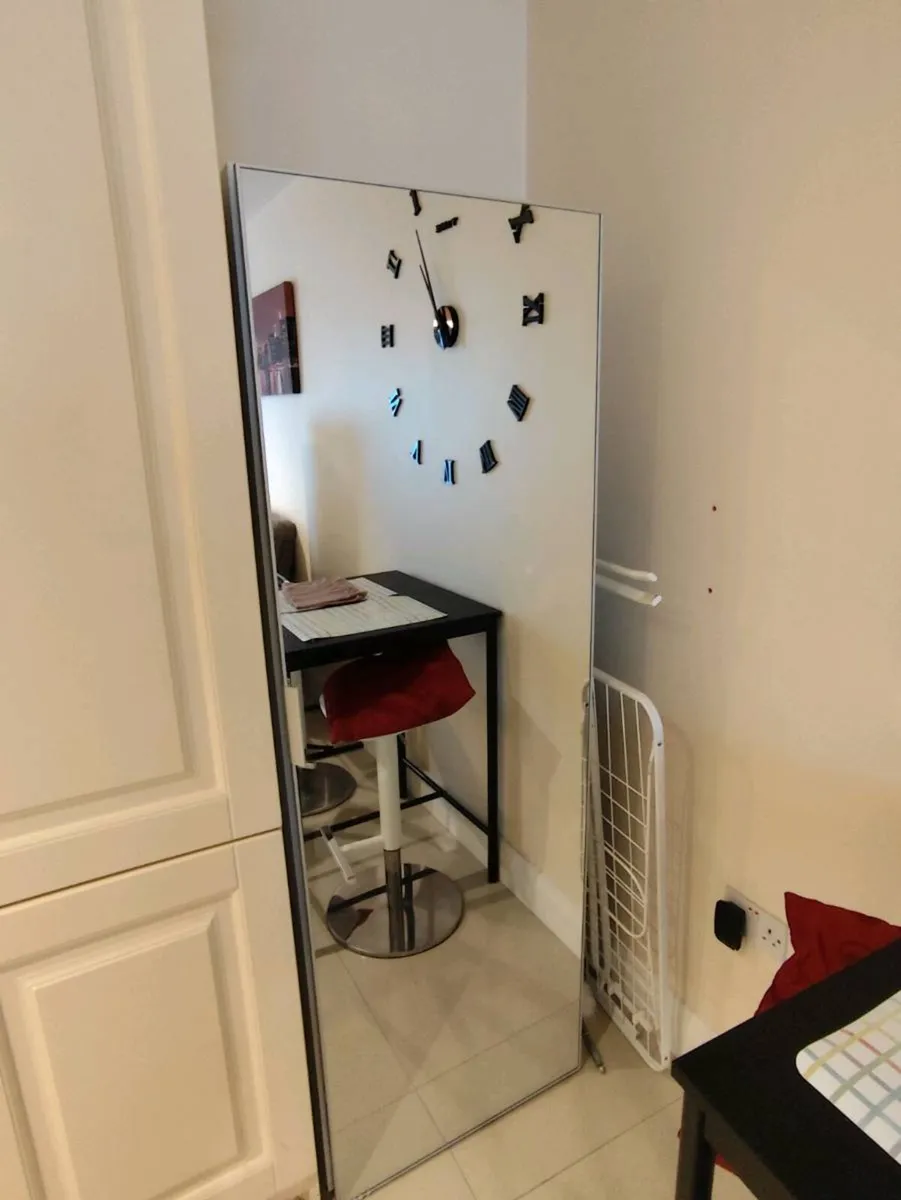 Mirror storage unit - Image 1