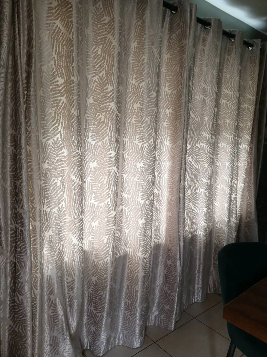 Curtains - Image 4