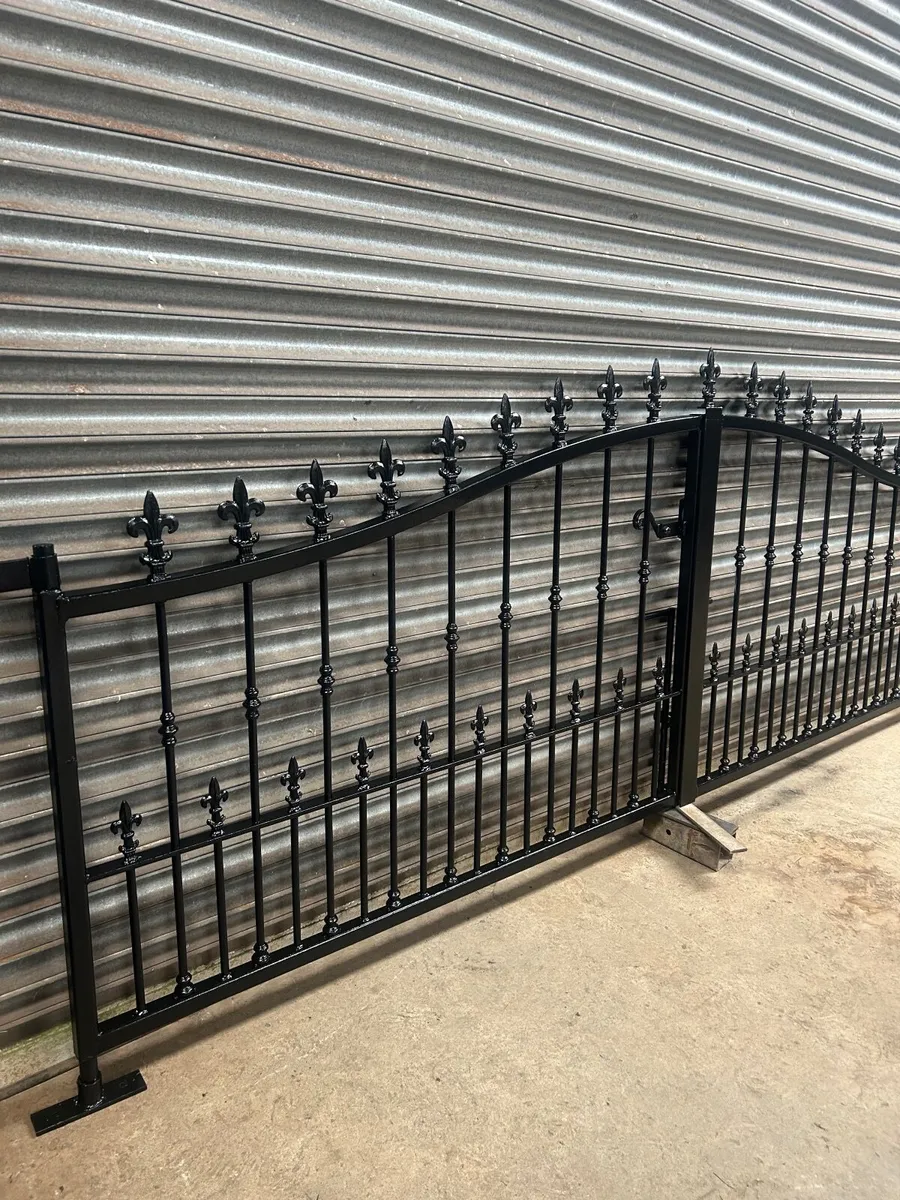 ENTRANCE GATES - Image 4