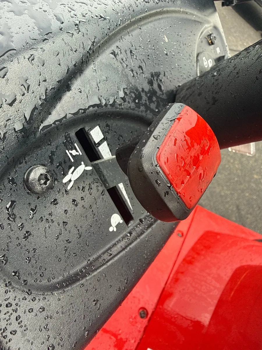 Solo ride on lawnmower - Image 4