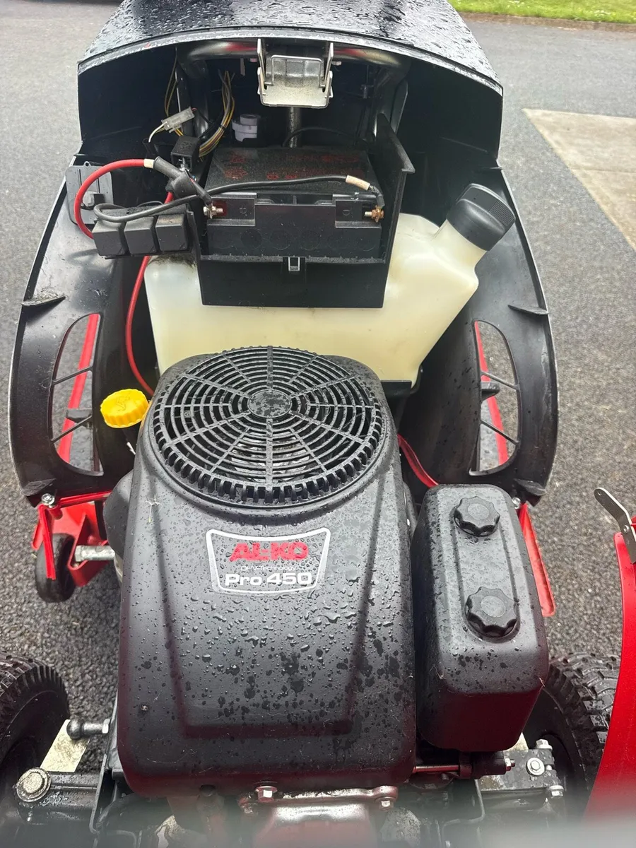 Solo ride on lawnmower - Image 3