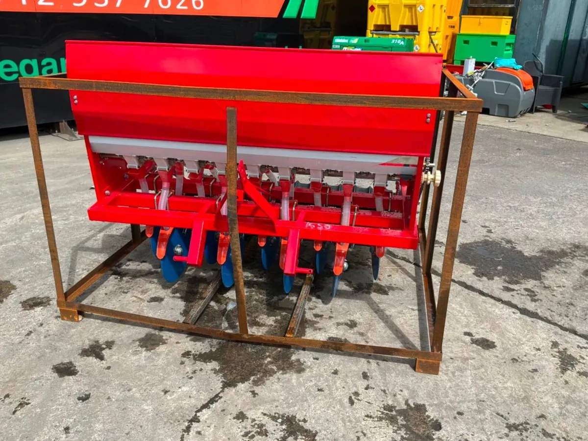 UNUSED 9 ROW GROUND DRIVEN SEED PLANTER. - Image 4
