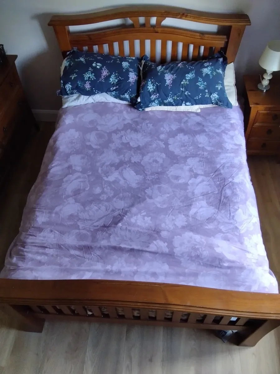 Bedroom suite - Image 1