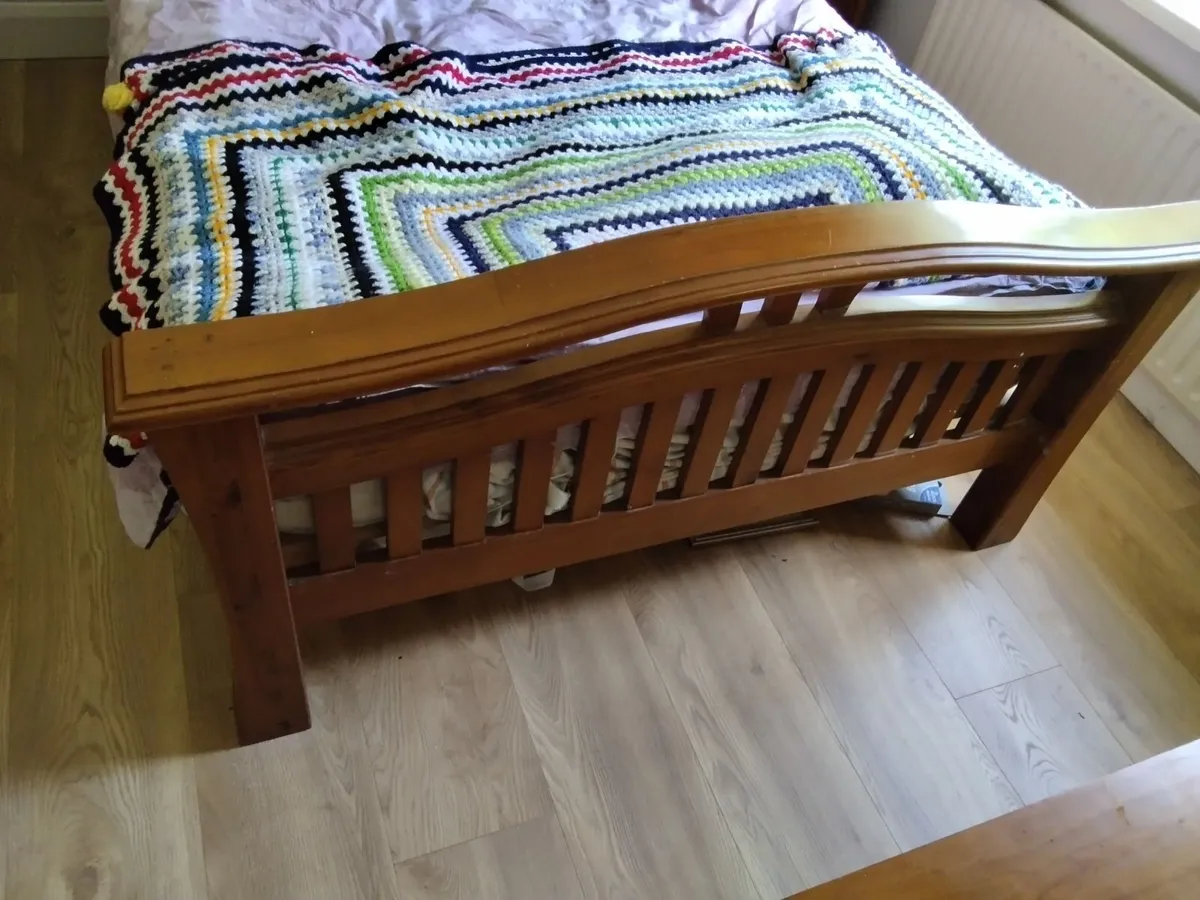 Bedroom suite - Image 4
