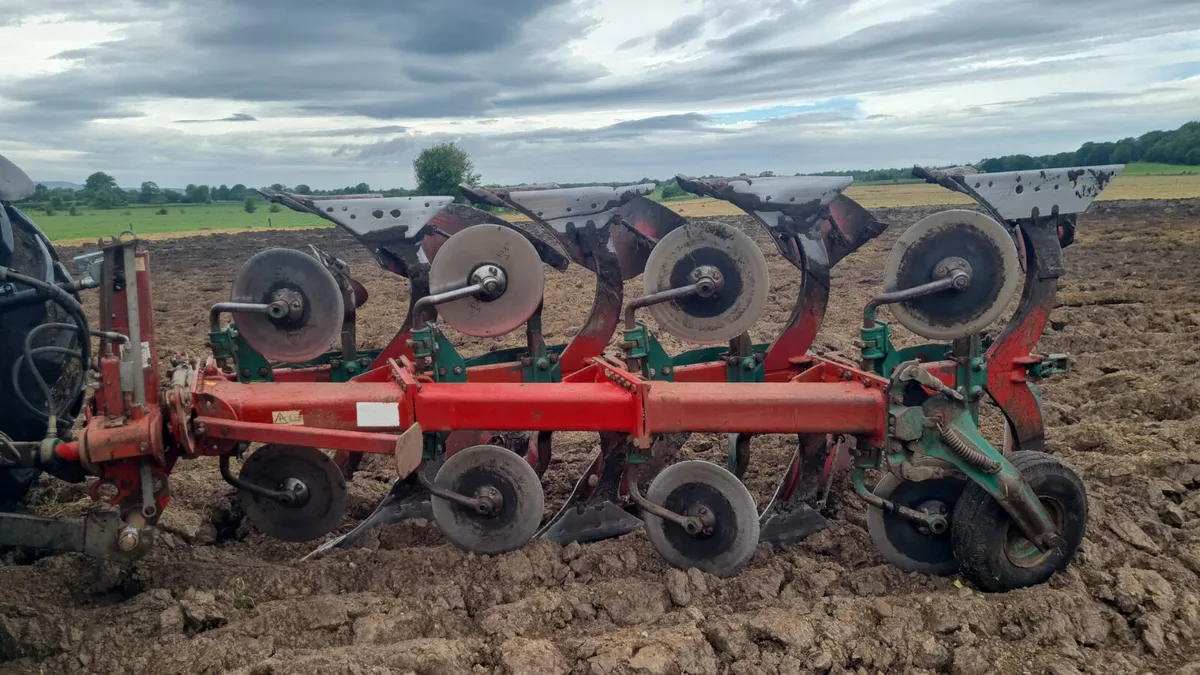 Kverneland 4 Furrow E plough - Image 1