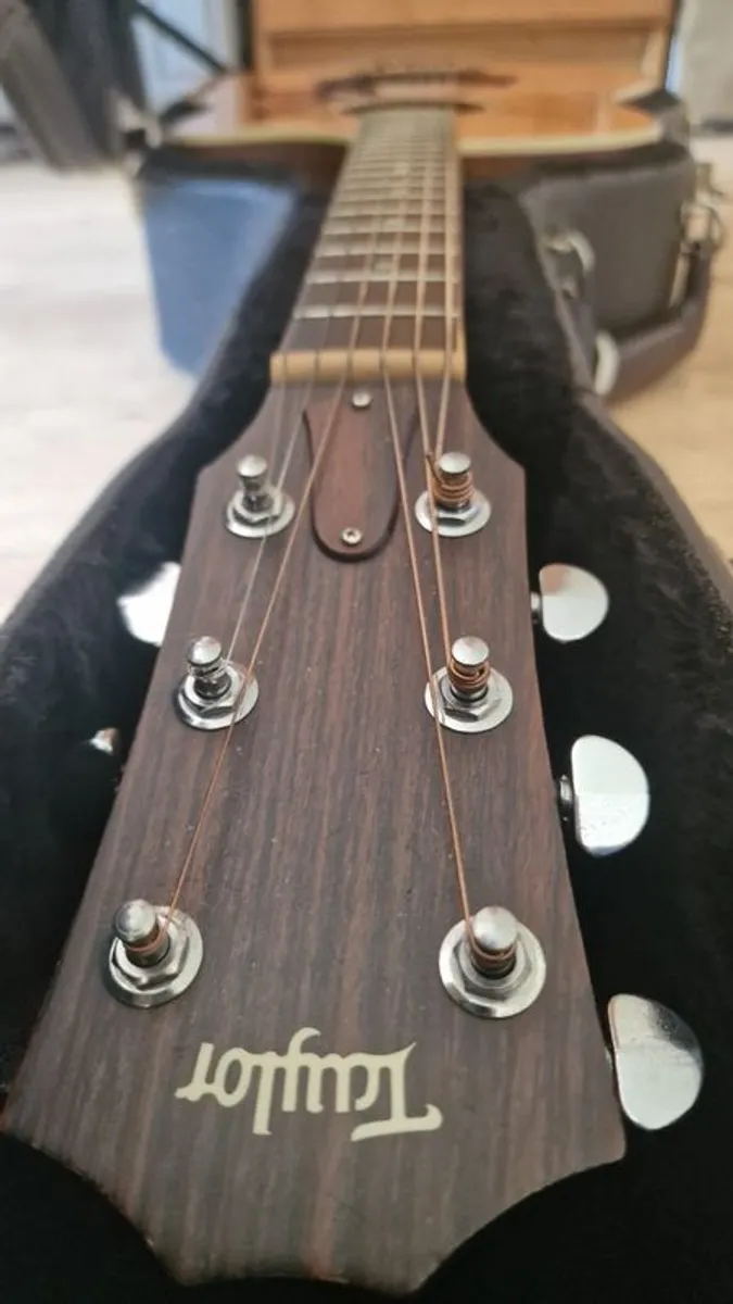 2002 Taylor 410ce Acoustic/ Electric guitar - Image 2