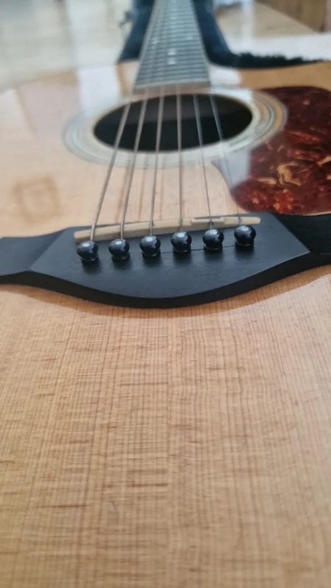 2002 Taylor 410ce Acoustic/ Electric guitar - Image 3