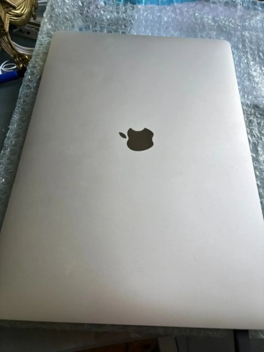 MacBook Pro 16" 16G RAM 500G SSD - Blemish - 2019 - Image 3