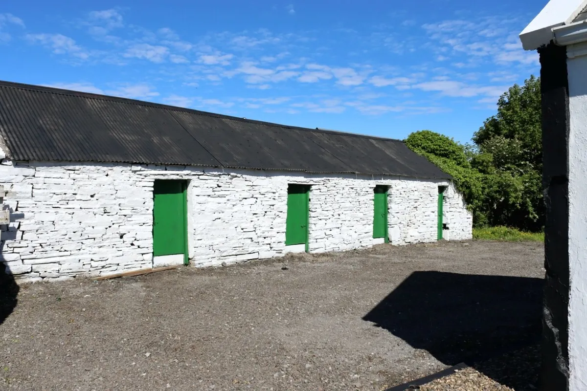 House/Cottage for Sale - Image 2
