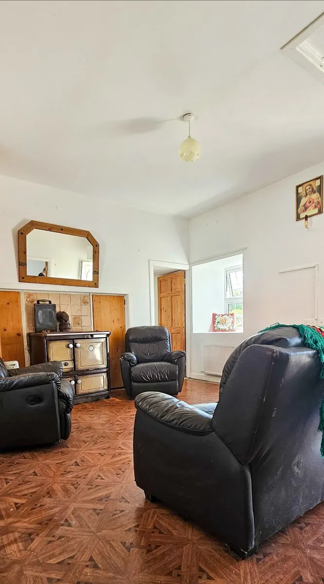 House/Cottage for Sale - Image 3