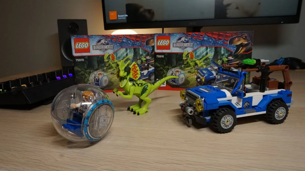 LEGO Jurassic World Dilophosaurus Ambush (75916) - Image 1