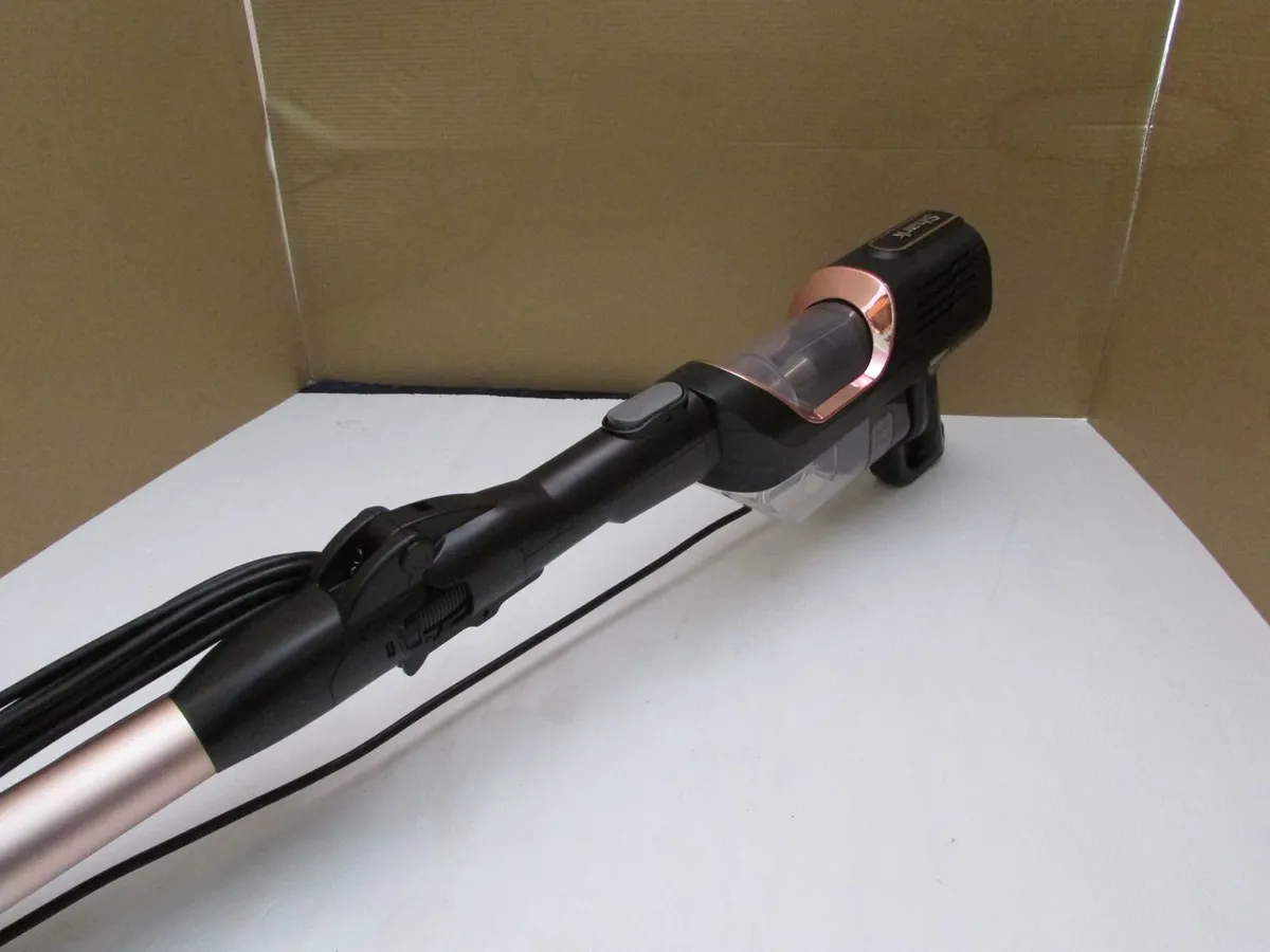 Shark vacuum cleaner - Image 3