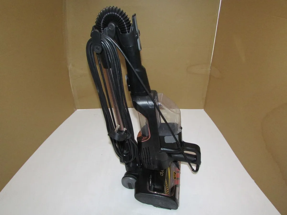 Shark vacuum cleaner - Image 4