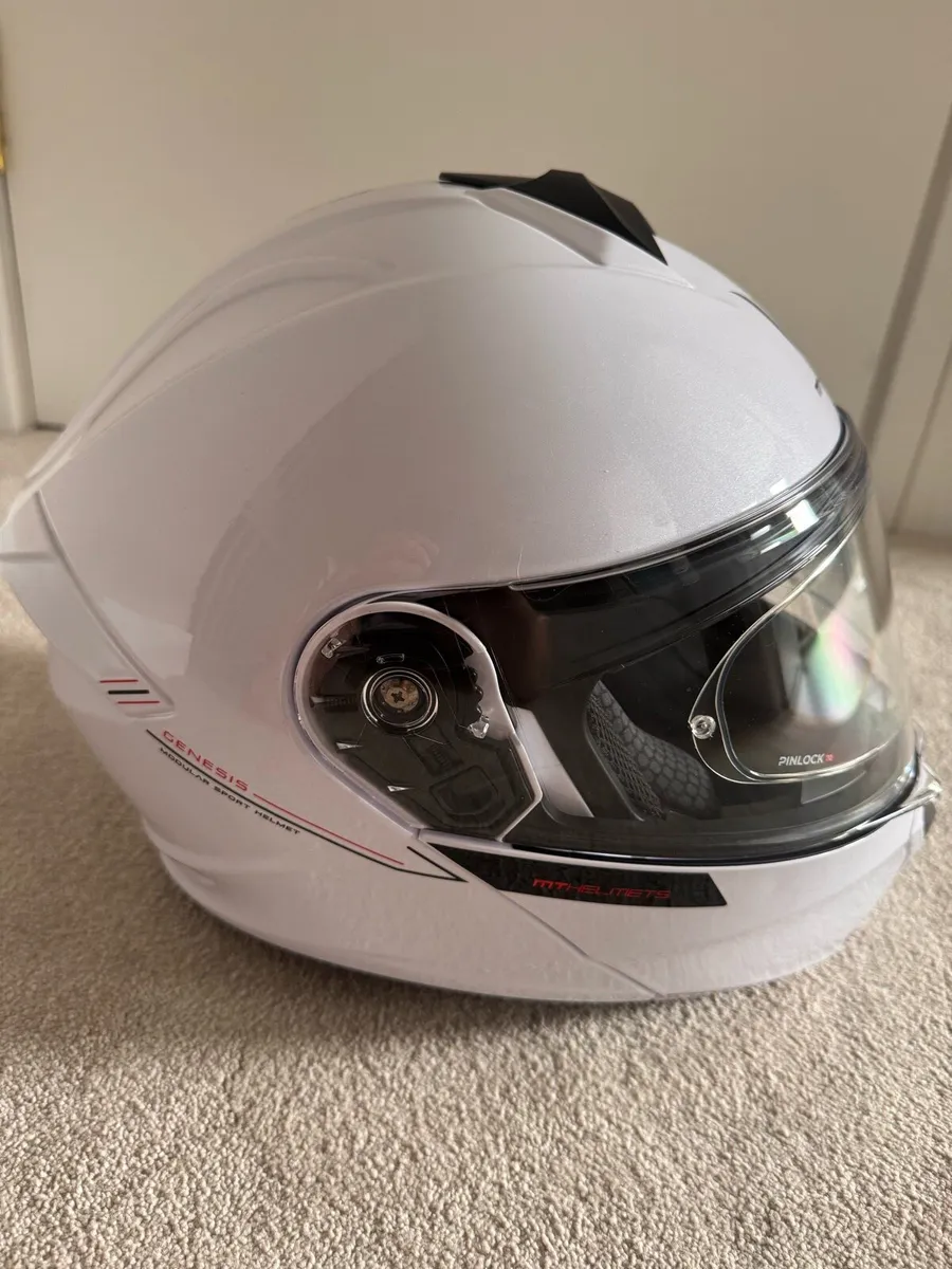 Motorbike helmet - Image 4