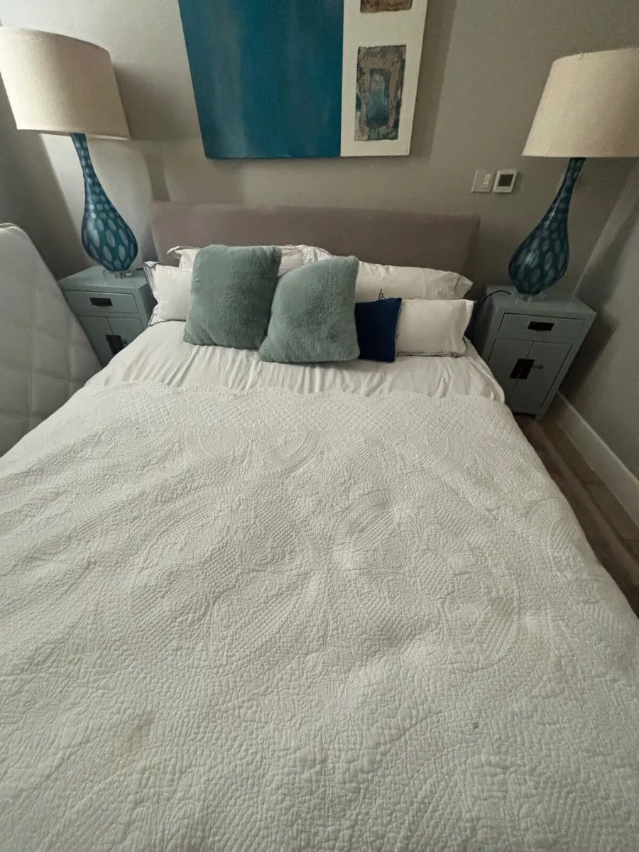 Double bed from Heals of London - Image 4