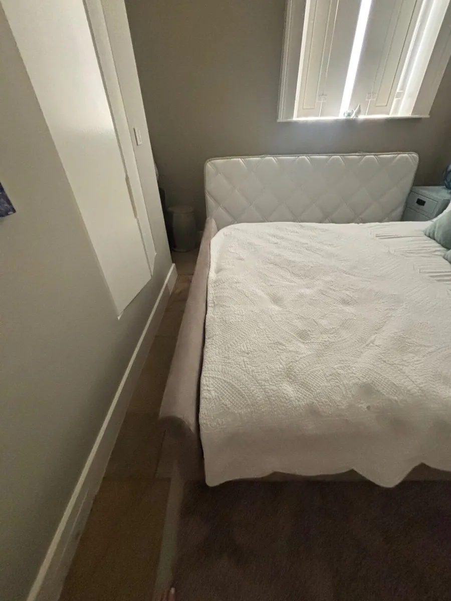 Double bed from Heals of London - Image 3