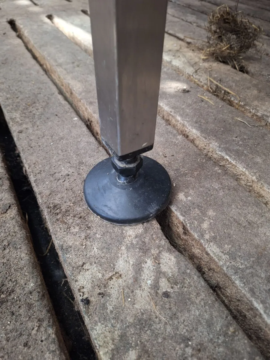 Stainless steel table - Image 3