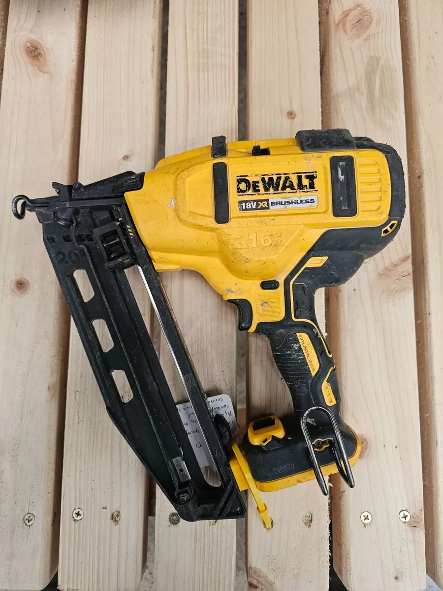 Dewalt 2nd fix nail gun €280 - Image 1