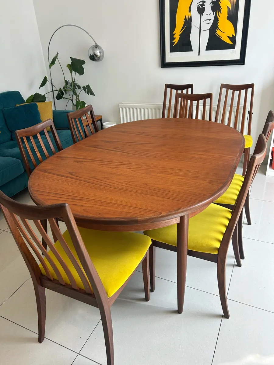 G Plan fresco extendable table and 8 chairs - Image 4