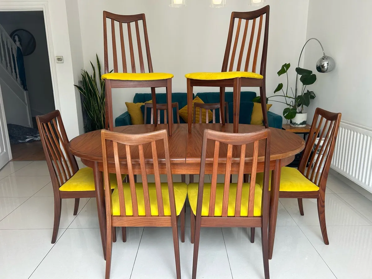 G Plan fresco extendable table and 8 chairs - Image 3
