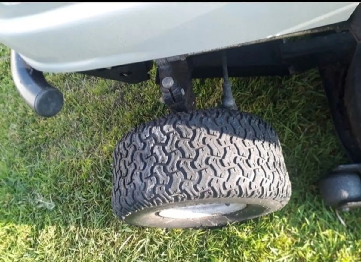 Tractor Lawnmower - Image 4
